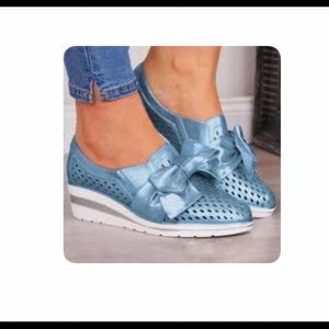 Women bowknot wedge platform lacer cut sneakers